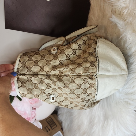 Gucci Monogram Bag - Picture 9 of 17